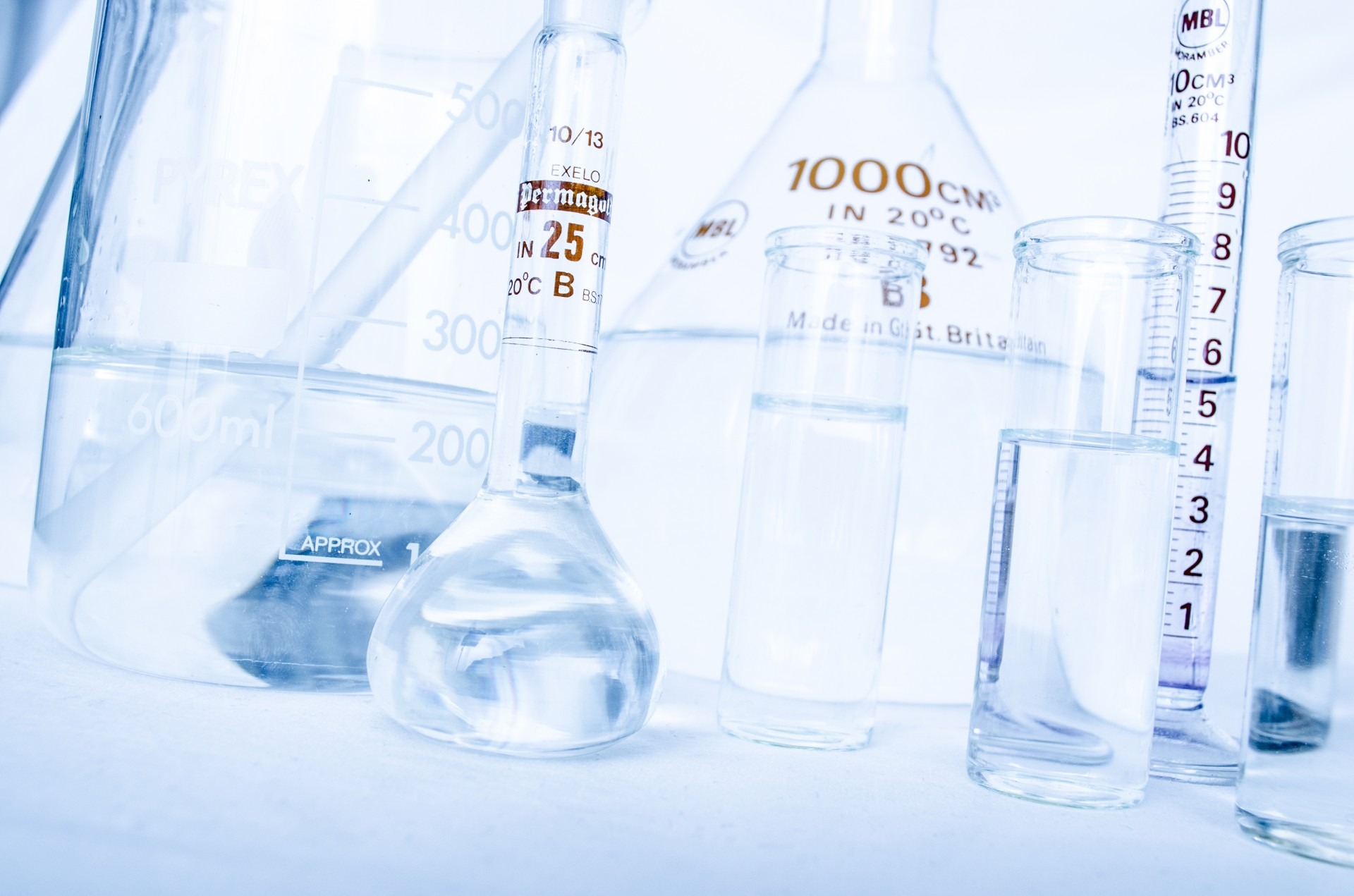 test tubes and beakers-PX-217043 test tubes and beakers